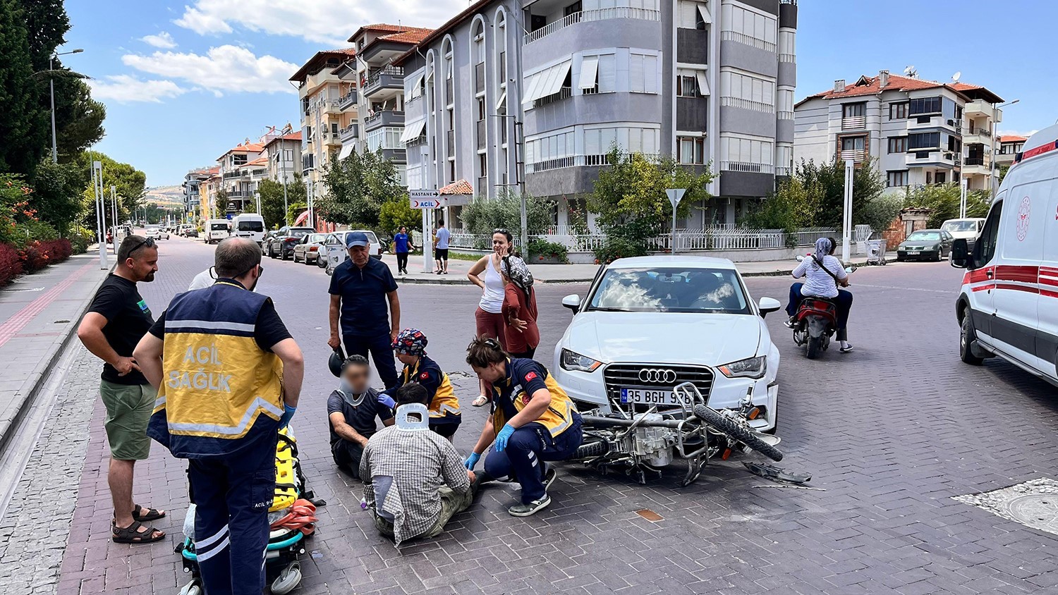kula-da-otomobil-ile-motosiklet-carpisti-2-yarali