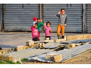 Barış Pınarı Harekat Bölgesinde Çocuklara Oyuncak Dağıtıldı