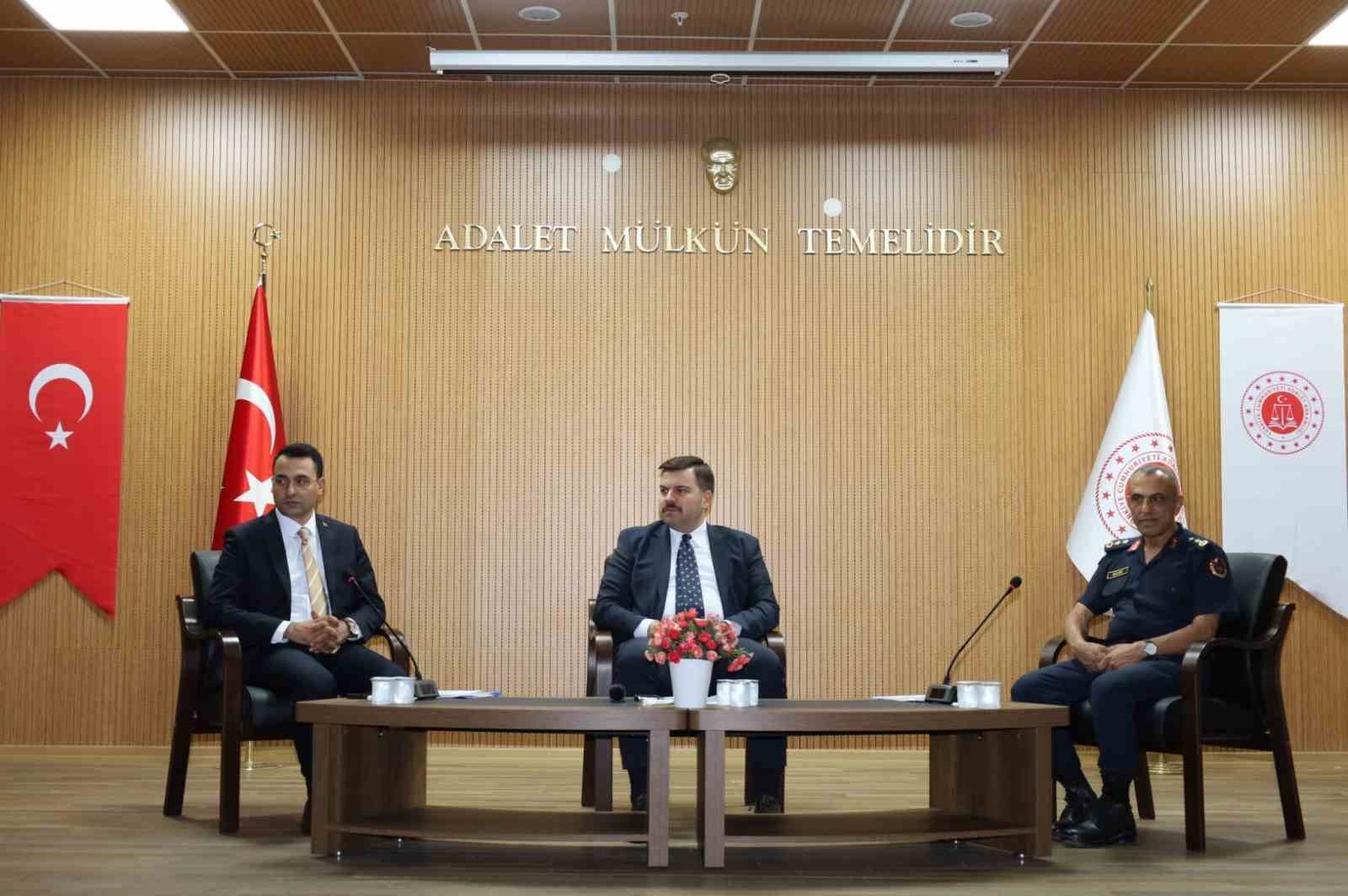 tarsus-ta-adli-sorusturmalar-icin-koordinasyon-toplantisi-duzenlendi