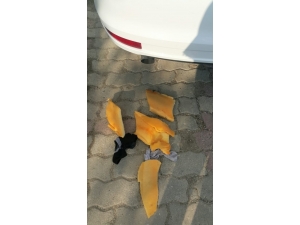 Bir Kişi Otomobilin Egzozunu Tıkadı, Sahibi Şaşkına Döndü