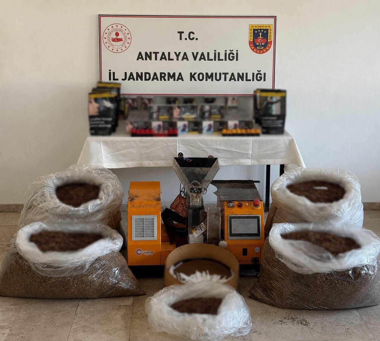 antalya-da-kacak-tutun-operasyonunda-280-kilo-kiyilmis-tutun-ele-gecirildi