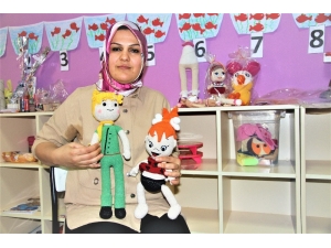İnternetten Öğrendiği Örgü Bebek Yapımını Mesleği Haline Getirdi