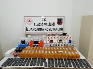 Elazığ’da 50 Adet Kaçak Telefon Elegeçirildi
