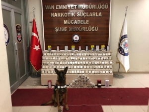 Van’da 202 Adet Işıldak Bataryasının Yuvasında Zulalanmış 42 Kilo Eroin Ele Geçirildi