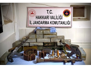 Derecik Kırsalında Silah Ve Mühimmat Ele Geçirildi