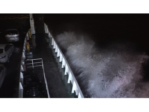 Marmara’daki Fırtına Feribot Seferlerini Vurdu