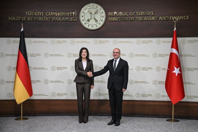 bakan-simsek-almanya-federal-ekonomi-ve-enerji-bakani-reiche-ile-bir-araya-geldi