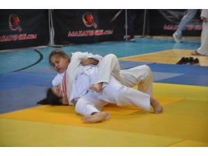 22 İl Ve 3 Ülkeden 600 Sporcu Madenciler İçin Mindere Çıktı