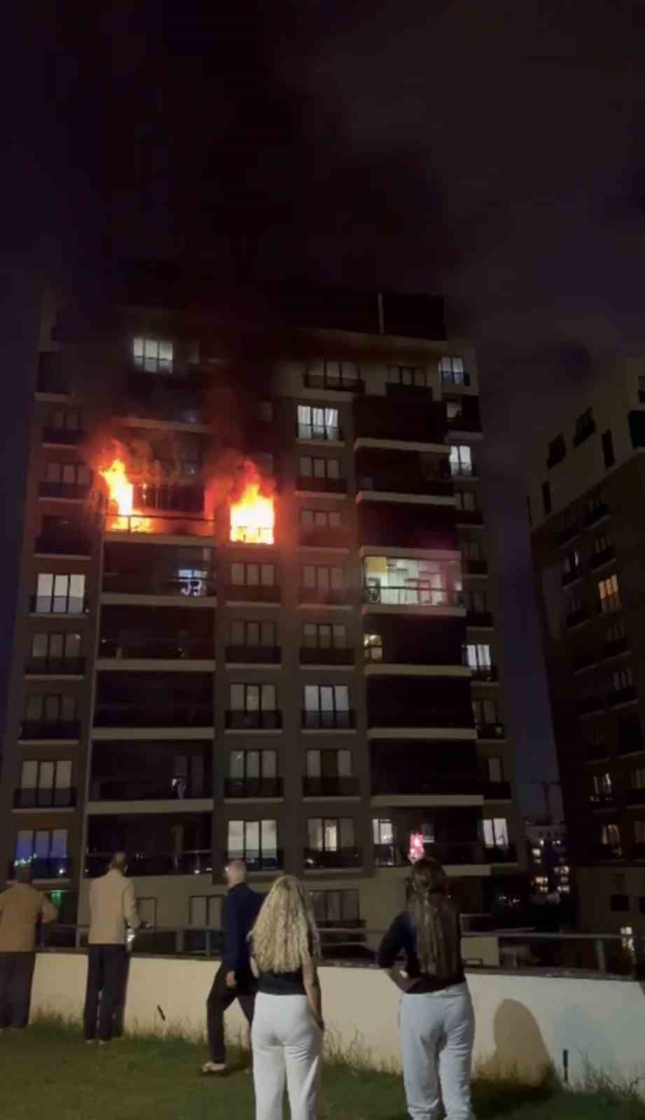 bursa-da-apartman-dairesinde-yangin-4-kisi-dumandan-etkilendi