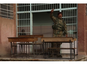 Suriye Milli Ordusu Resulayn’de Bulunan Okulların Tamir Ve Tadilatını Yapıyor