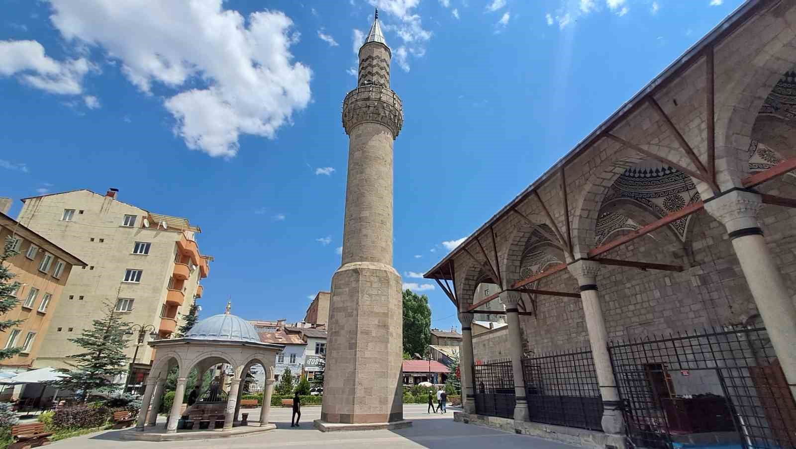 once-minare-yapildi-cami-sonradan-eklendi