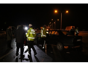 Erzincan’da İki Otomobil Çarpıştı: 1 Ölü, 2 Yaralı