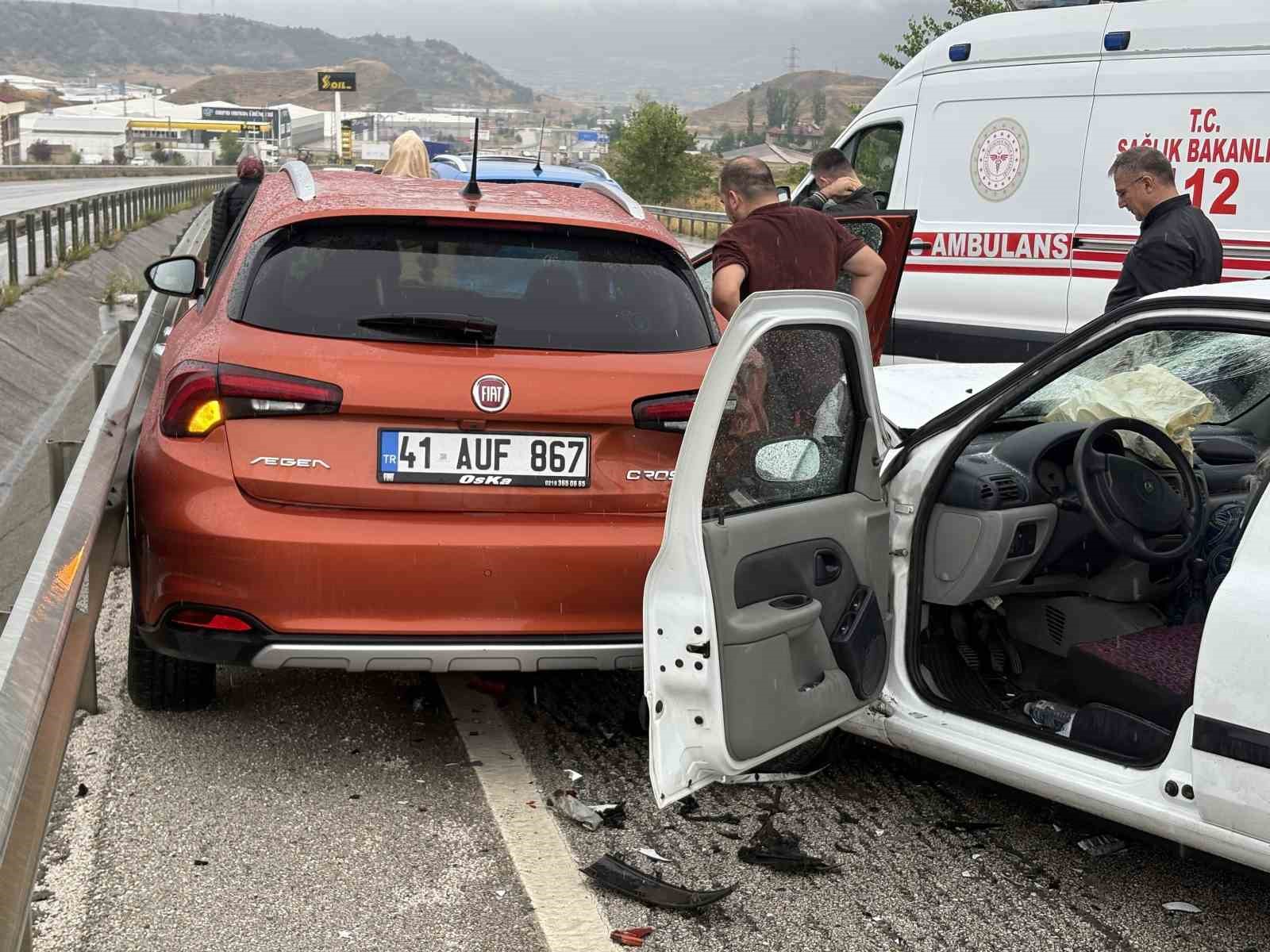 d100-de-saganak-trafik-kazalarini-beraberinde-getirdi-olu-ve-yaralilar-var