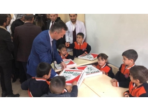 Sınır Köylerinde Okuyan Öğrencilere Pizza Sürprizi