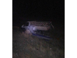 Kamyonet Takla Attı: 2 Yaralı