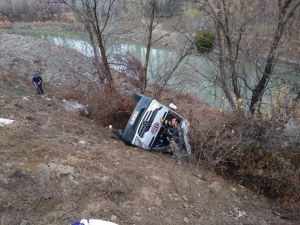 Hentbol Takımını Taşıyan Minibüs Kaza Yaptı: Ölü Ve Yaralılar Var