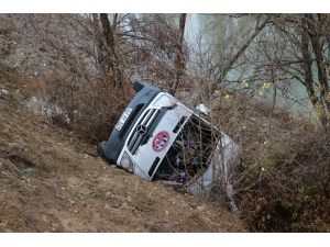 Hentbol Takımını Taşıyan Minibüs Kaza Yaptı: 2 Ölü, 15 Yaralı