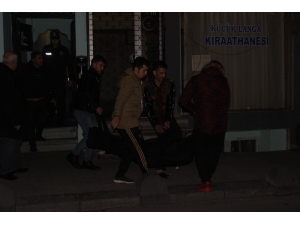 Fatih’te Ölü Bulunan İranlı Şahsın Cesedi Adli Tıpa Kaldırıldı