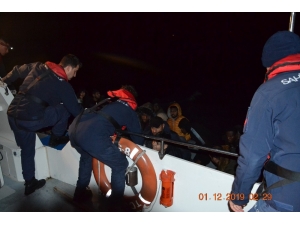 Ayvalık’ta 48 Düzensiz Göçmen Sahil Güvenlik Tarafından Yakalandı