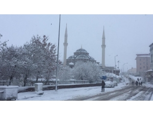 Bingöl’ün Karlıova Ve Yedisu İlçeleri Güne Karla Uyandı