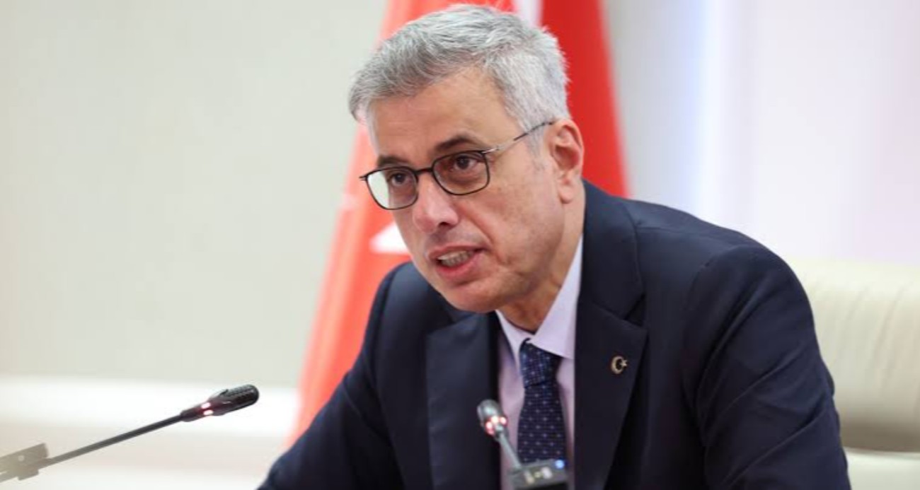 bakan-memisoglu-cem-yilmaz-in-genel-durumu-iyi-tedavisi-koroner-yogun-bakimda-devam-ediyor