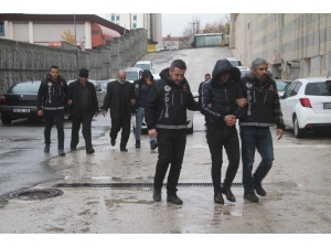 Kamyonet Kabininde 18 Kilo 600 Gram Esrar Ele Geçirildi