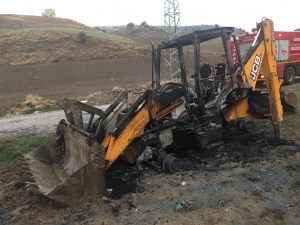 Park Halindeki İş Makinesi Yandı