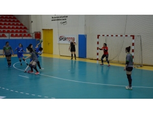 Anadolu Üniversitesi Kadın Hentbol Takımının Galibiyet Serisi Devam Ediyor