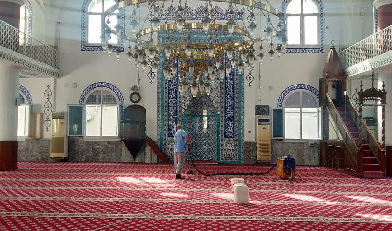 akdeniz-de-ibadethaneler-mobil-ekiple-temizleniyor