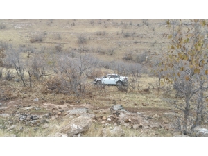 Gercüş’te Virajı Alamayan Otomobil Takla Attı