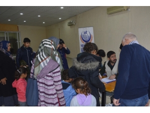 Siverek’te Yetim Ve Öksüzlere Kışlık Elbise