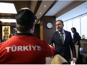 Bakan Kasapoğlu, Avrupa Ve Dünya Şampiyonu Olan Özel Sporcuları Ağırladı