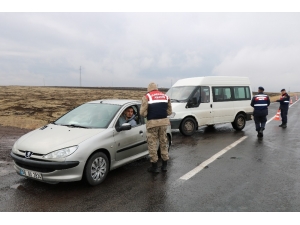 Kars’ta Jandarma’dan Kış Lastiği Uygulaması