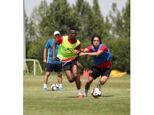 15 Yaşındaki Emre İlk 11’de