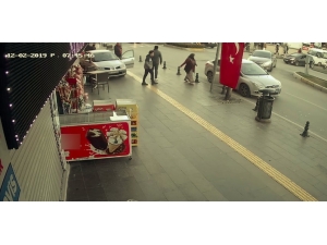 Simitçi Dükkanına Dalan Otomobilden Dakikalarla Kurtuldular