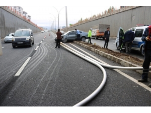 Diyarbakır’da Sağanak Yağmur Kazaya Neden Oldu: 2 Yaralı
