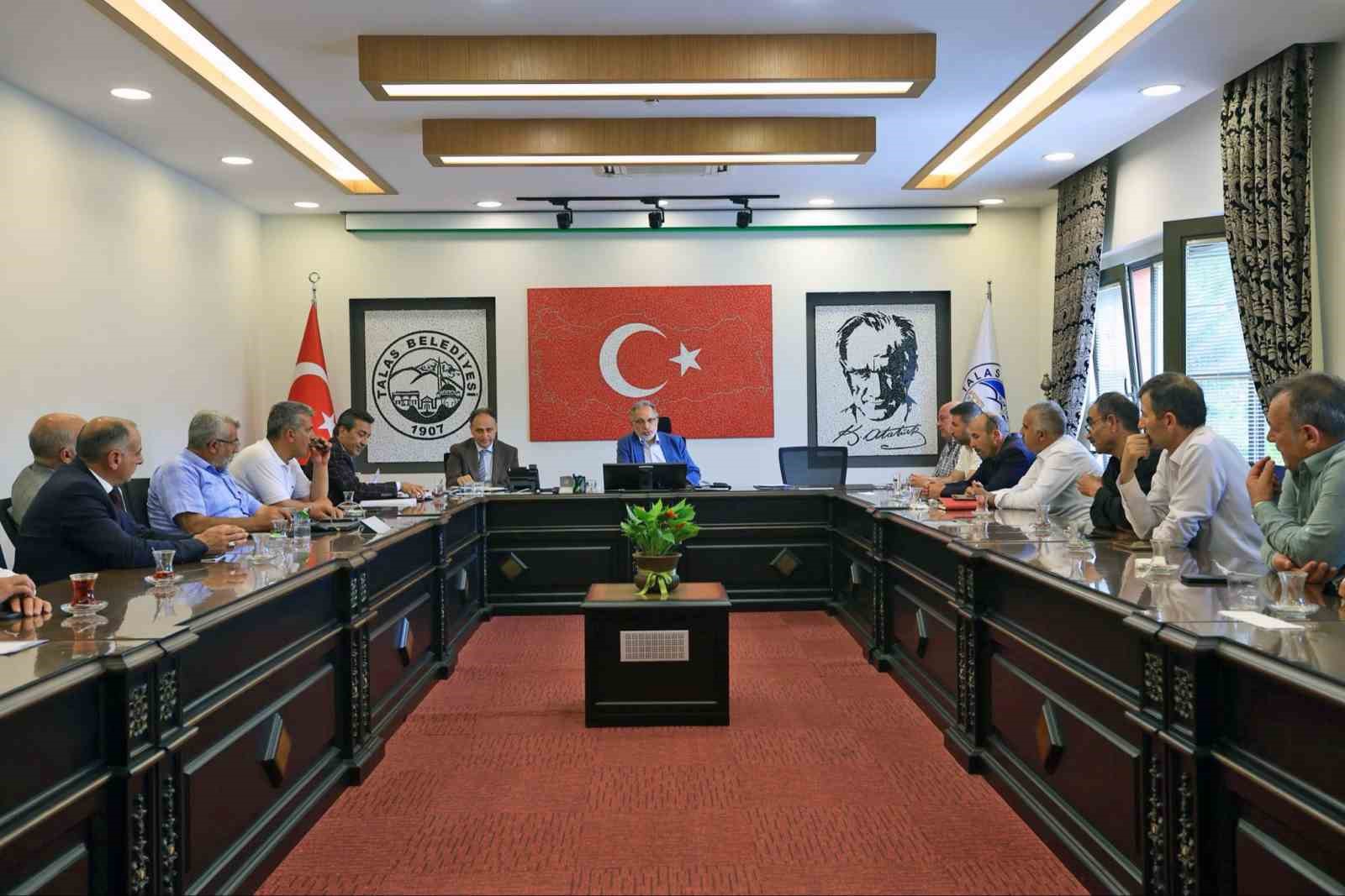 talas-ta-muhtarlarla-hizmet-zirvesi