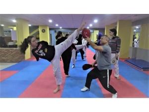 İki Kolu Olmayan Nisanur, Tekvando İle Hayata Tutundu