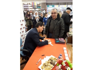 Eskişehirli Yazar Arif Demirgöz’ün İkinci Romanı ‘Nadas’ Okuyucuları İle Buluştu