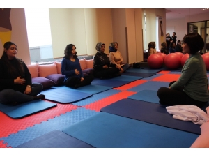 Gebe Okuluyla Doğuma Hazırlanıyorlar, Anne Oteli İle Bebeklerinden Uzak Kalmıyorlar