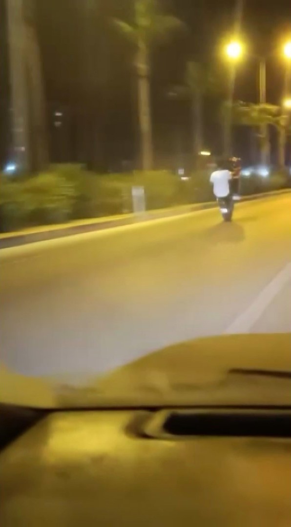 sosyal-medya-sovu-ugruna-trafigi-birbirine-katan-motosikletliler-kamerada