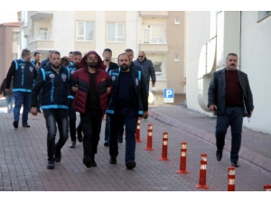 Kardeşi Ve Amcasını Yaralayan Şahsı Av Tüfeğiyle Öldürdü