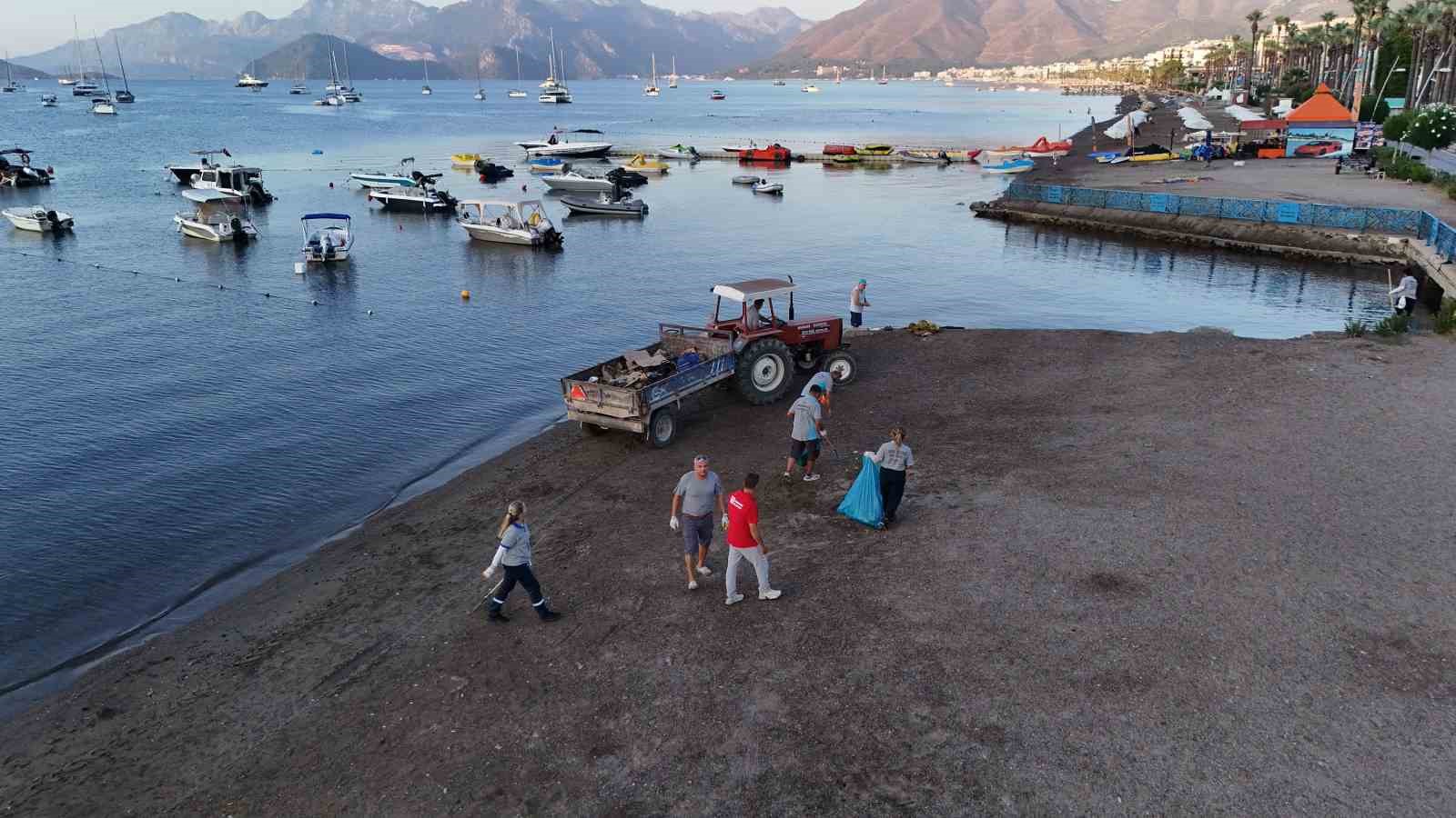 marmaris-te-halk-plajlari-temizleniyor