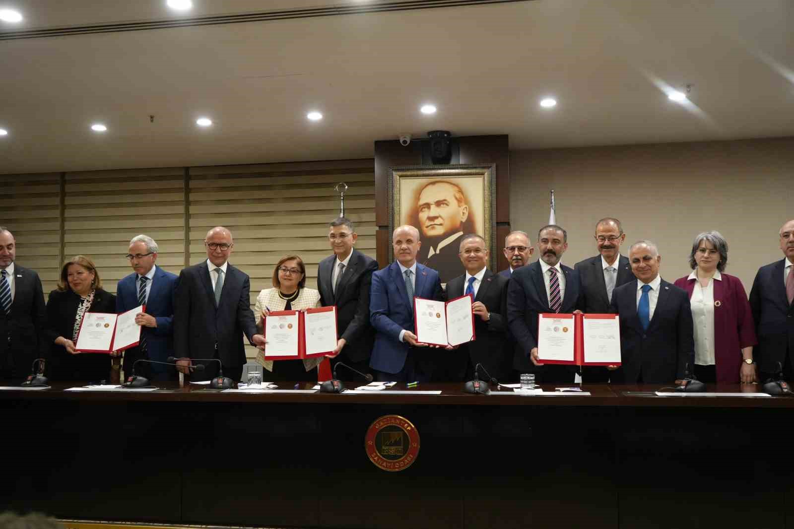 yok-ten-mesleki-egitimde-tarihi-donusum-ogrenciler-kampusten-isletmeye-geciyor