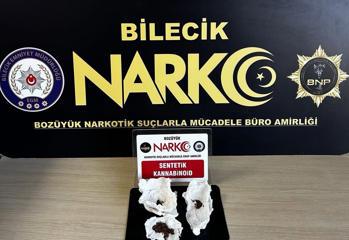 suphe-uzerine-durdurulan-kisinin-uzerinde-uyusturucu-madde-ele-gecirildi