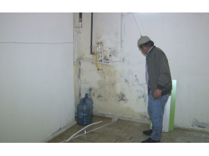 Önce Kombiyi Söktüler Sonra Bekçiye Bıçak Çekip Kaçtılar