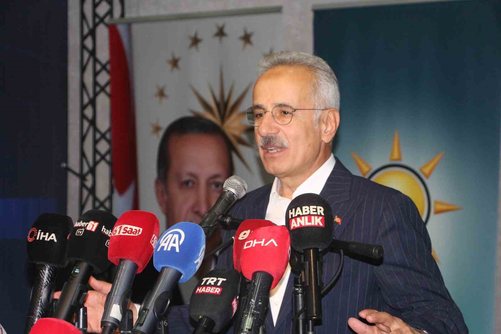 bakan-uraloglu-kalkinma-yolu-ndaki-imza-surecinin-perde-arkasini-anlatti