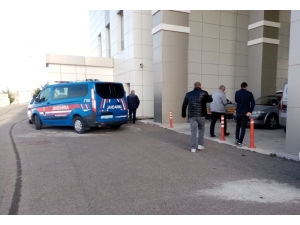 Tuvalette Yaralı Bulundu