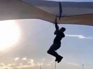 Pazarcı, Uçan Çadırla Beraber Metrelerce Havaya Yükseldi