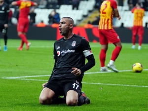 Beşiktaş’ta Burak’a Alternatif Aranıyor